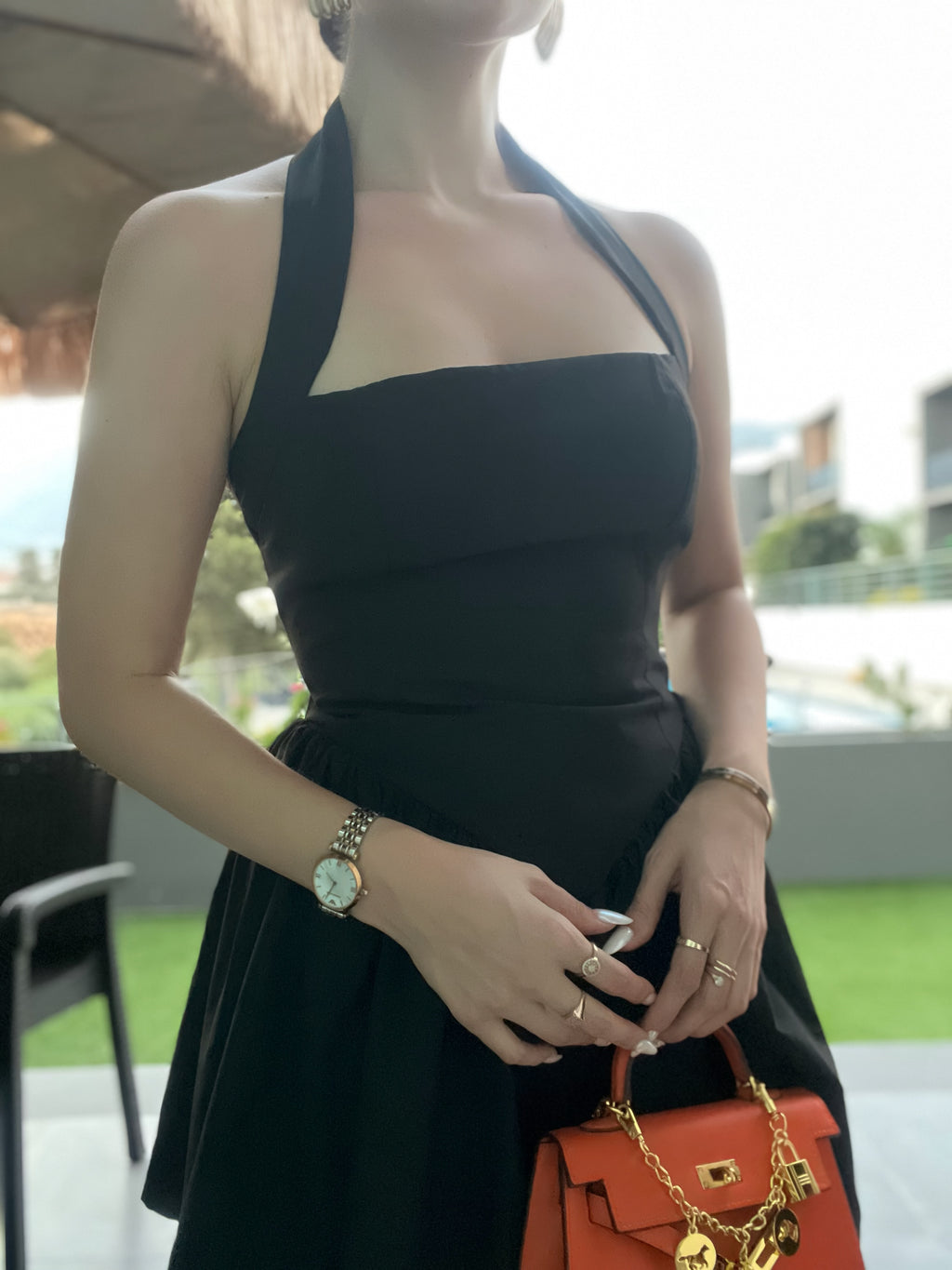 Siyah Boyundan Bağlamalı Mini Elbise